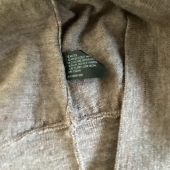 Club Monaco 100 % fine wool sweater - Picture 5 of 8